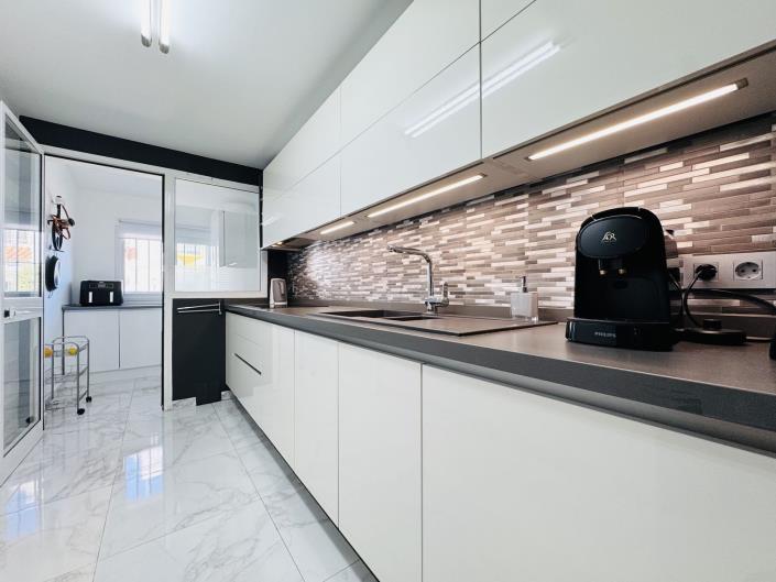 Image No.11-3 Bed Townhouse for sale