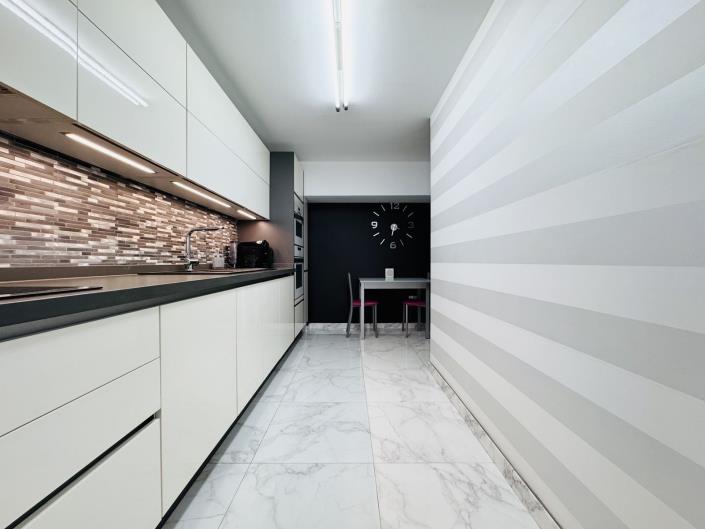 Image No.12-3 Bed Townhouse for sale