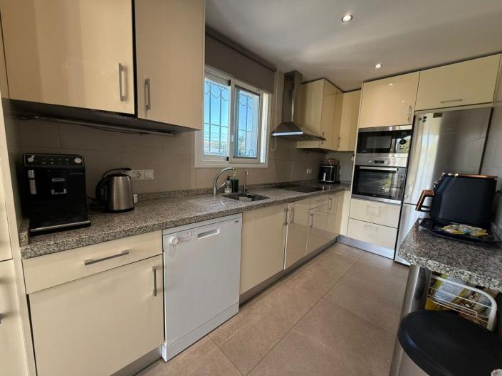 Image No.10-3 Bed Townhouse for sale