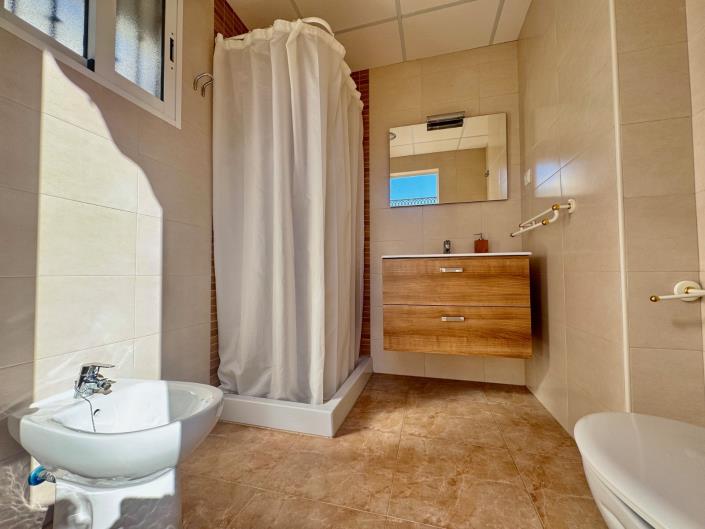 Image No.4-4 Bed House for sale