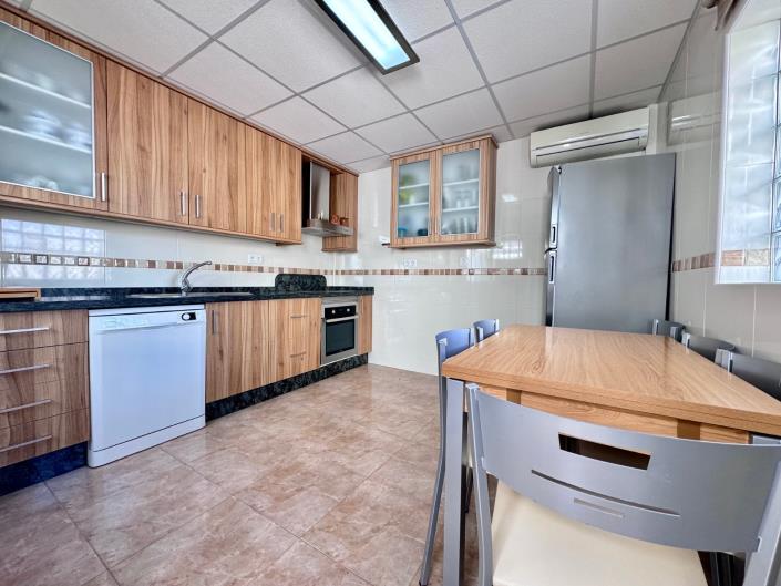 Image No.11-4 Bed House for sale