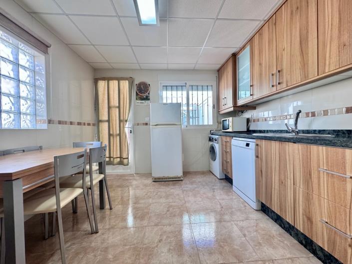 Image No.15-4 Bed House for sale