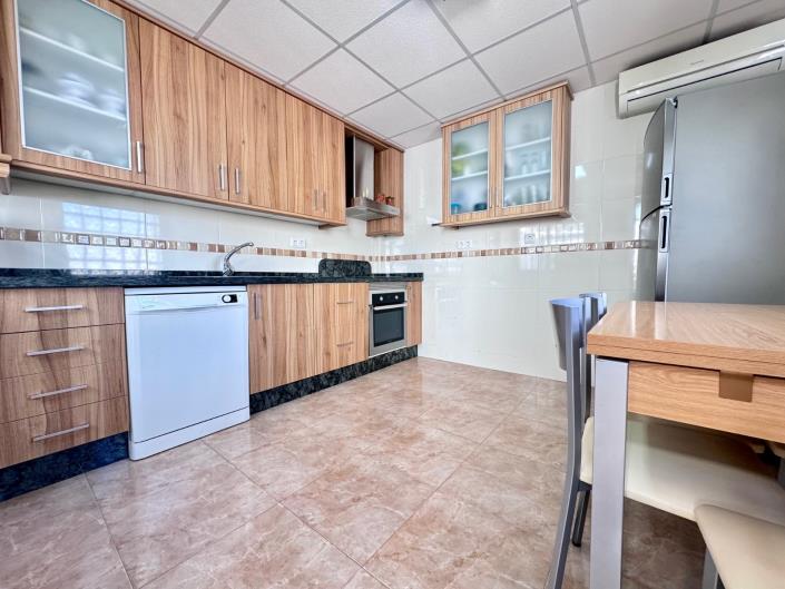 Image No.17-4 Bed House for sale