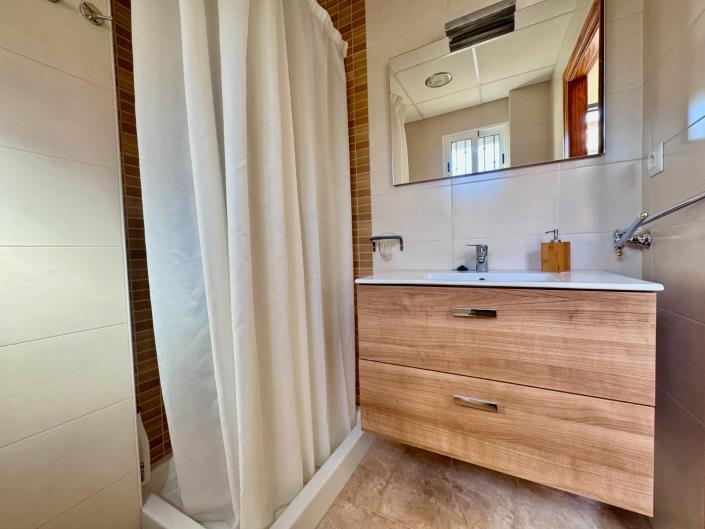 Image No.20-4 Bed House for sale