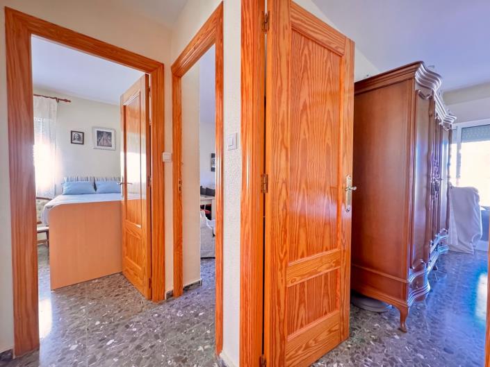 Image No.26-4 Bed House for sale