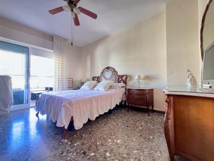 Image No.27-4 Bed House for sale