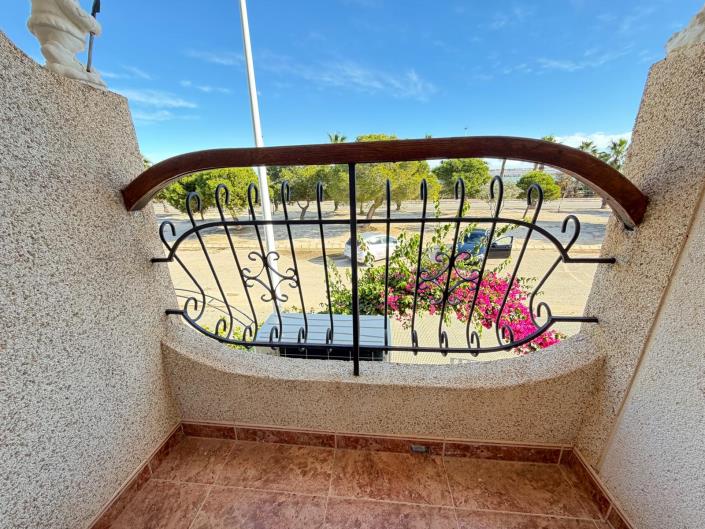 Image No.33-2 Bed Townhouse for sale