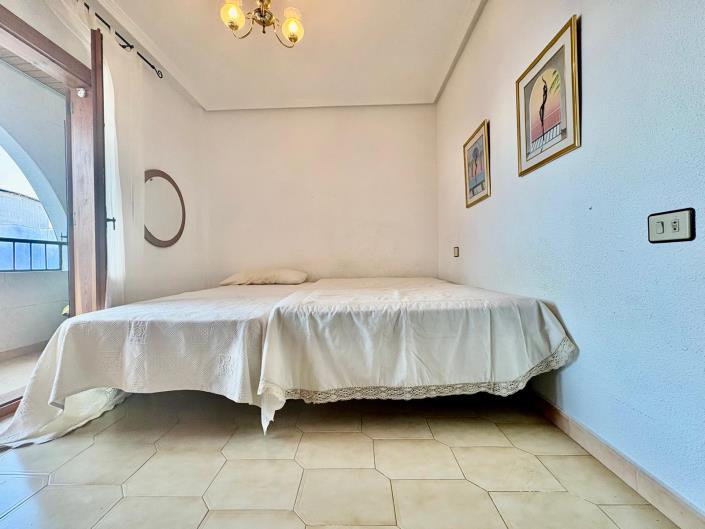 Image No.37-2 Bed Townhouse for sale