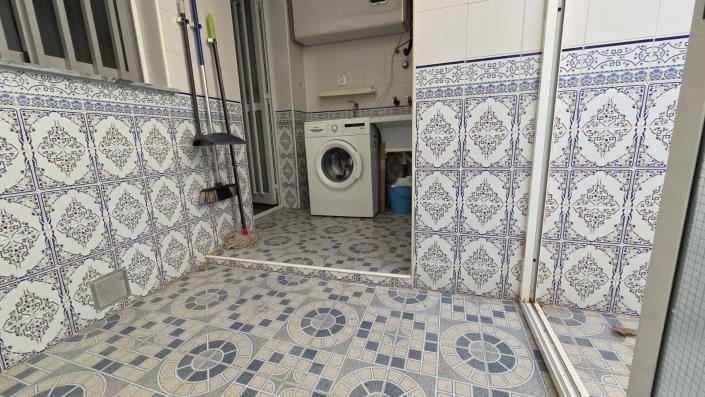 Image No.12-2 Bed Townhouse for sale