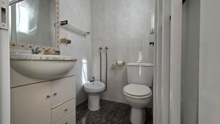 Image No.16-2 Bed Townhouse for sale