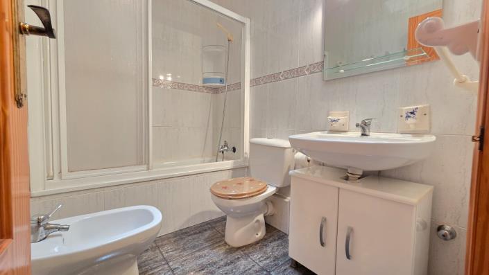 Image No.24-2 Bed Townhouse for sale