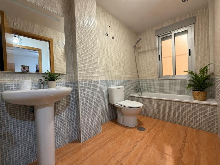 Image No.18-3 Bed Townhouse for sale