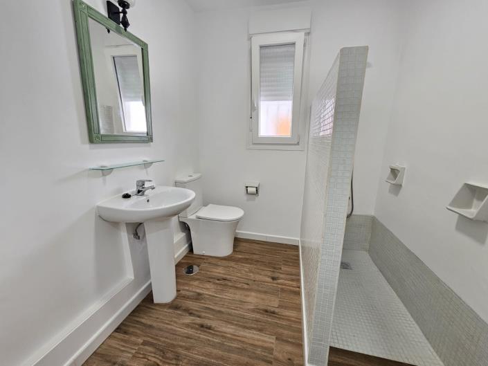 Image No.9-3 Bed House for sale