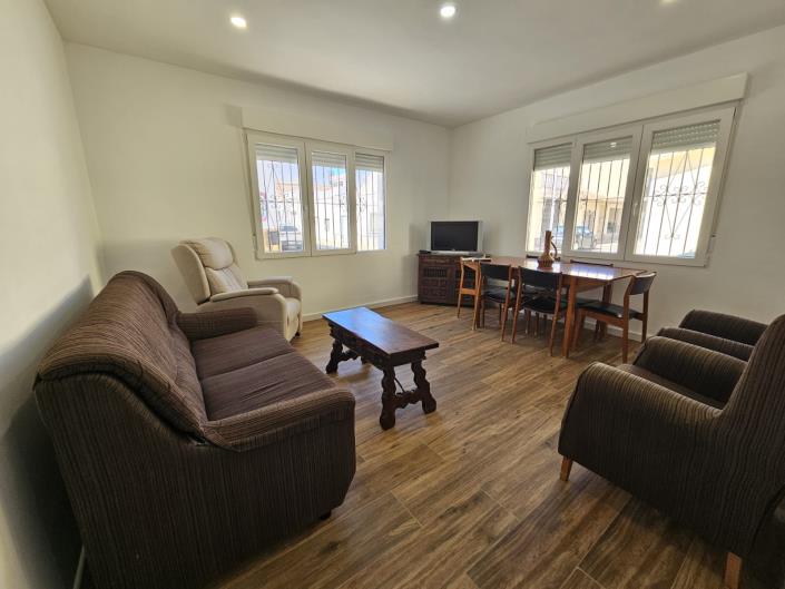 Image No.11-3 Bed House for sale