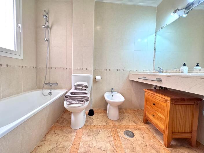 Image No.20-2 Bed Apartment for sale