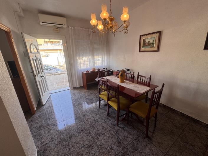 Image No.8-4 Bed House for sale