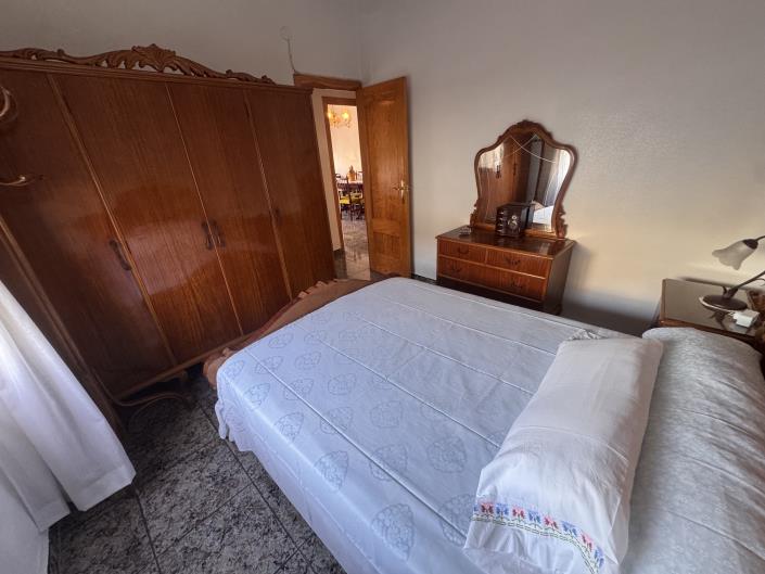 Image No.17-4 Bed House for sale
