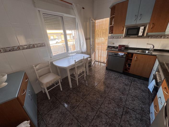 Image No.24-4 Bed House for sale