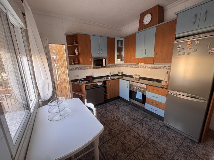 Image No.25-4 Bed House for sale