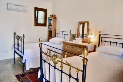 ground-floor-ensuite-twin-bedroom