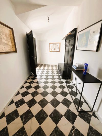 Image No.1-4 Bed Villa for sale