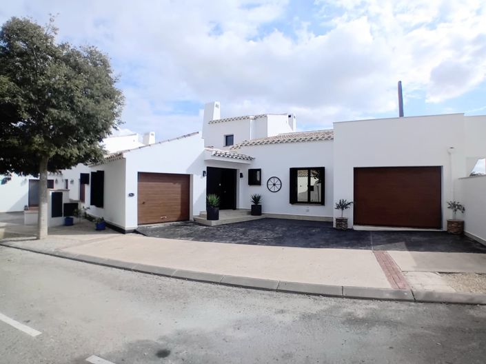 Image No.1-4 Bed Villa for sale