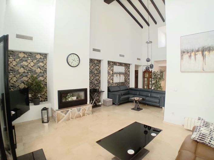 Image No.3-4 Bed Villa for sale