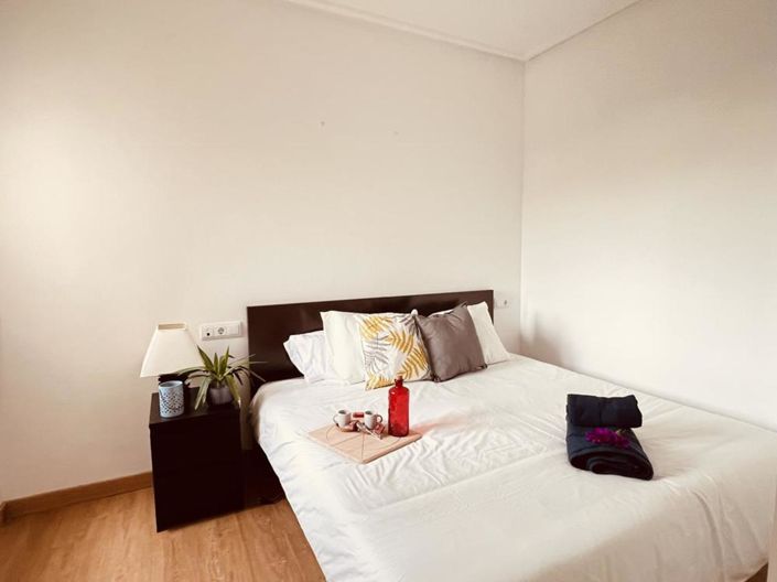 Image No.20-2 Bed Apartment for sale