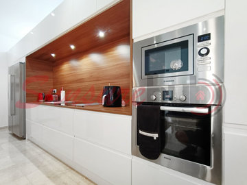 casacreativesunsurehubelvalleopalovilla04kitc