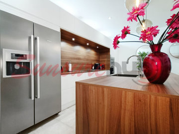 casacreativesunsurehubelvalleopalovilla04kitc