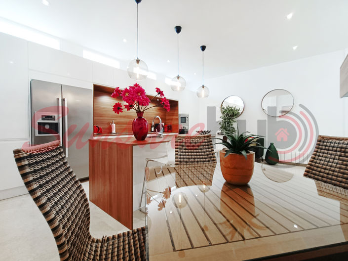 Image No.14-5 Bed Property for sale