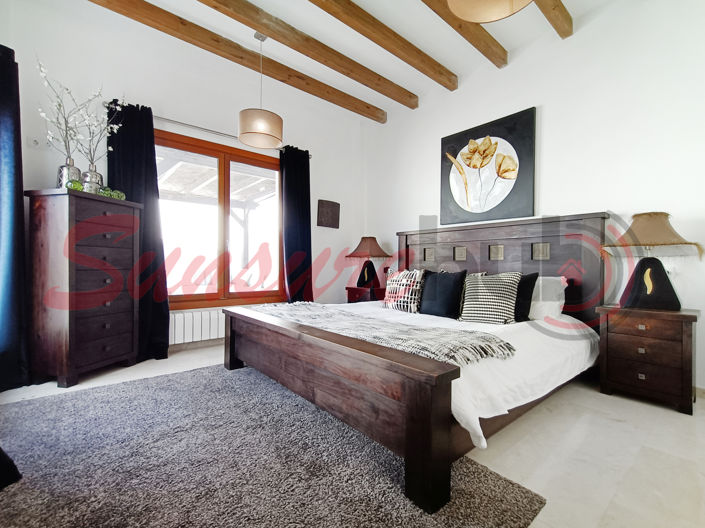 Image No.32-5 Bed Property for sale