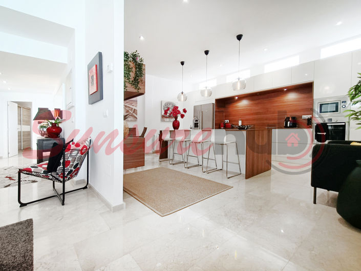 Image No.9-5 Bed Property for sale