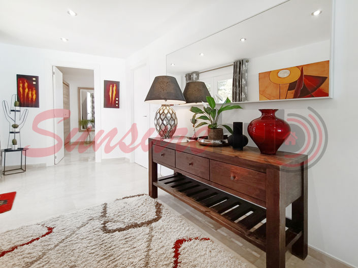 Image No.3-5 Bed Property for sale