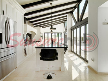 el-valle-agata-villa-12-kitchen-w-18-scaled