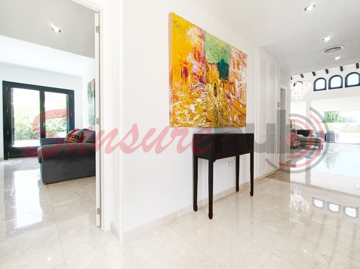 Image No.3-4 Bed Villa for sale