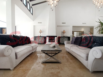 el-valle-agata-villa-12-main-living-w-18-scal