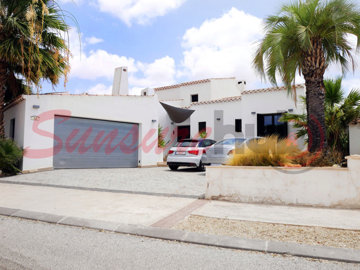 el-valle-rubi-villa-32-outside-01w-scaled