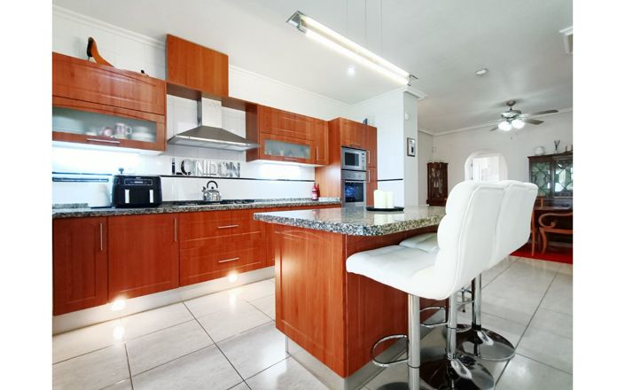 Image No.10-6 Bed Villa for sale