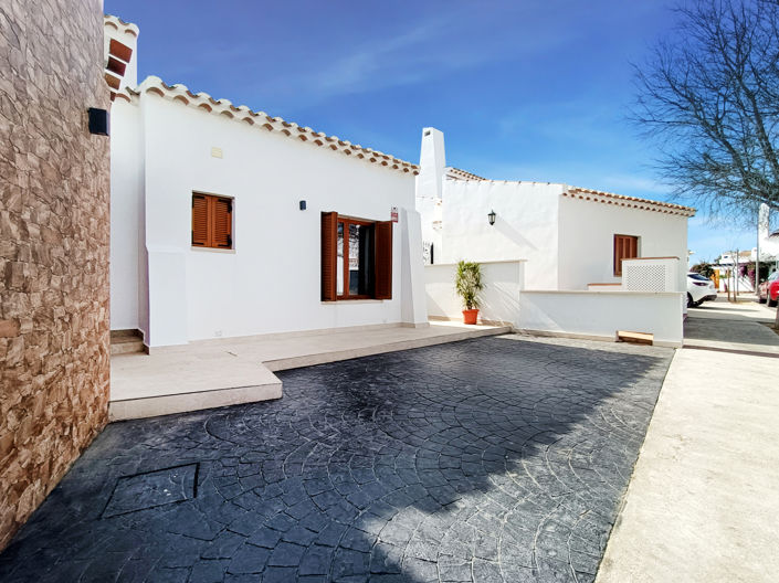 Image No.2-4 Bed Villa for sale