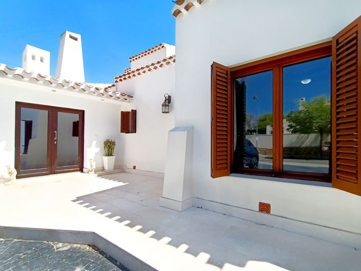 Image No.2-4 Bed House/Villa for sale