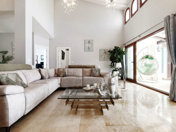 casacreativesunsurehubel-valle-villa-rutilo-1