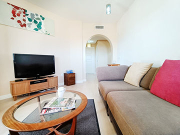 el-valle-diamante-36-apt-1b-living-room-05-1-