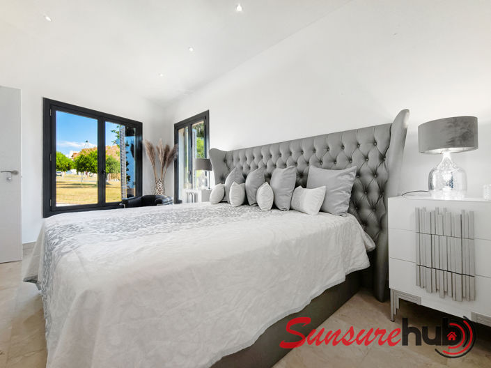 Image No.43-4 Bed Villa / Detached for sale
