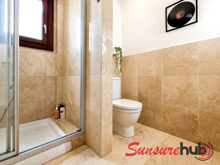 Image No.24-3 Bed Property for sale