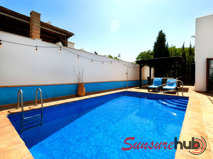 Image No.40-3 Bed Property for sale