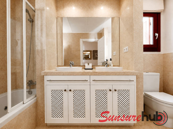 Image No.30-3 Bed Property for sale