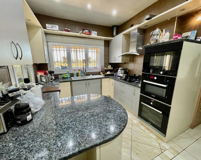 Image No.4-6 Bed Villa for sale