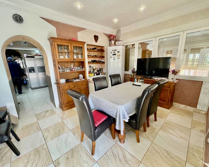 Image No.5-6 Bed Villa for sale