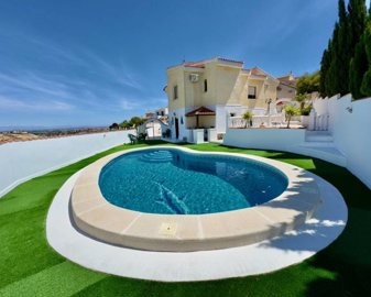 5 Bed Villa for sale